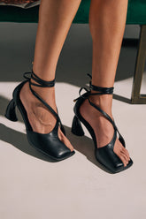 AZALEA WANG BUIKY BLACK PUMP