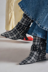 AZALEA WANG CHALKIS BLACK WHITE PLAID BUCKLE WEDGE BOOTIE
