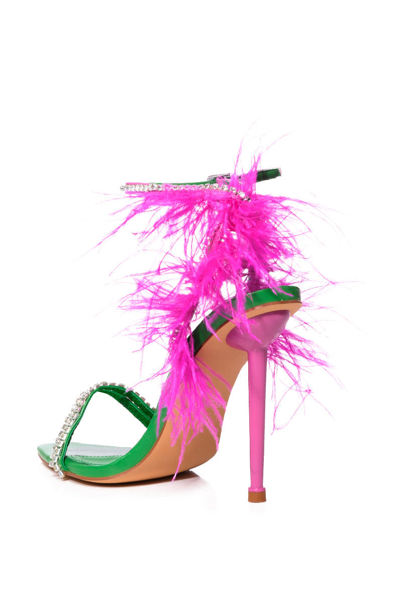 AZALEA WANG ELLA COLOR BLOCKED FEATHER SANDAL IN GREEN