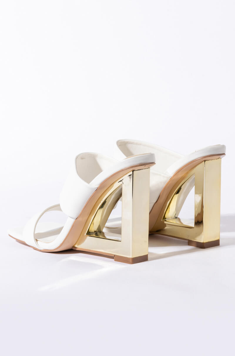 AZALEA WANG HEAD IN THE CLOUDS WEDGE SANDAL IN WHITE