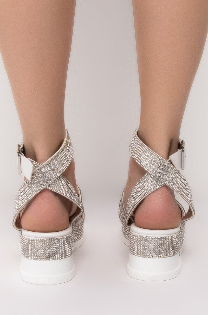 AZALEA WANG LET YOU KNOW YOU'RE MINE FLATFORM SANDAL IN WHITE