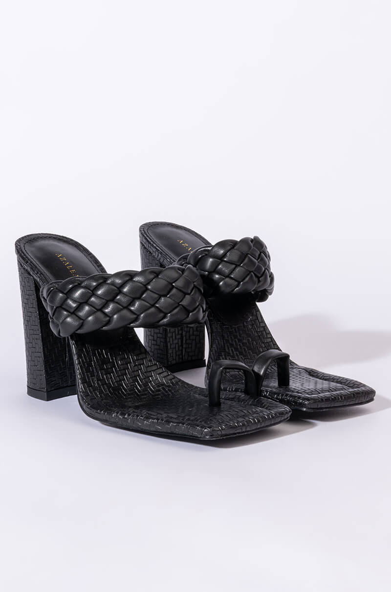 AZALEA WANG SOMETHING ABOUT YOU CHUNKY SANDAL IN BLACK
