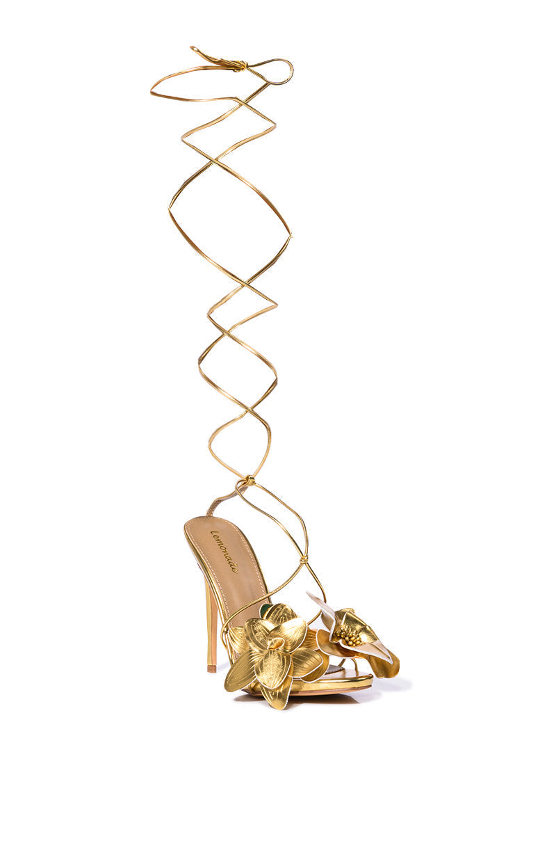 BLOOMING GOLD FLOWER SANDAL
