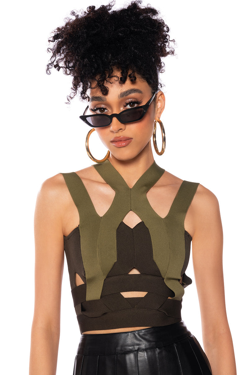 DAKOTA SYMMETRIC CUTOUT TOP