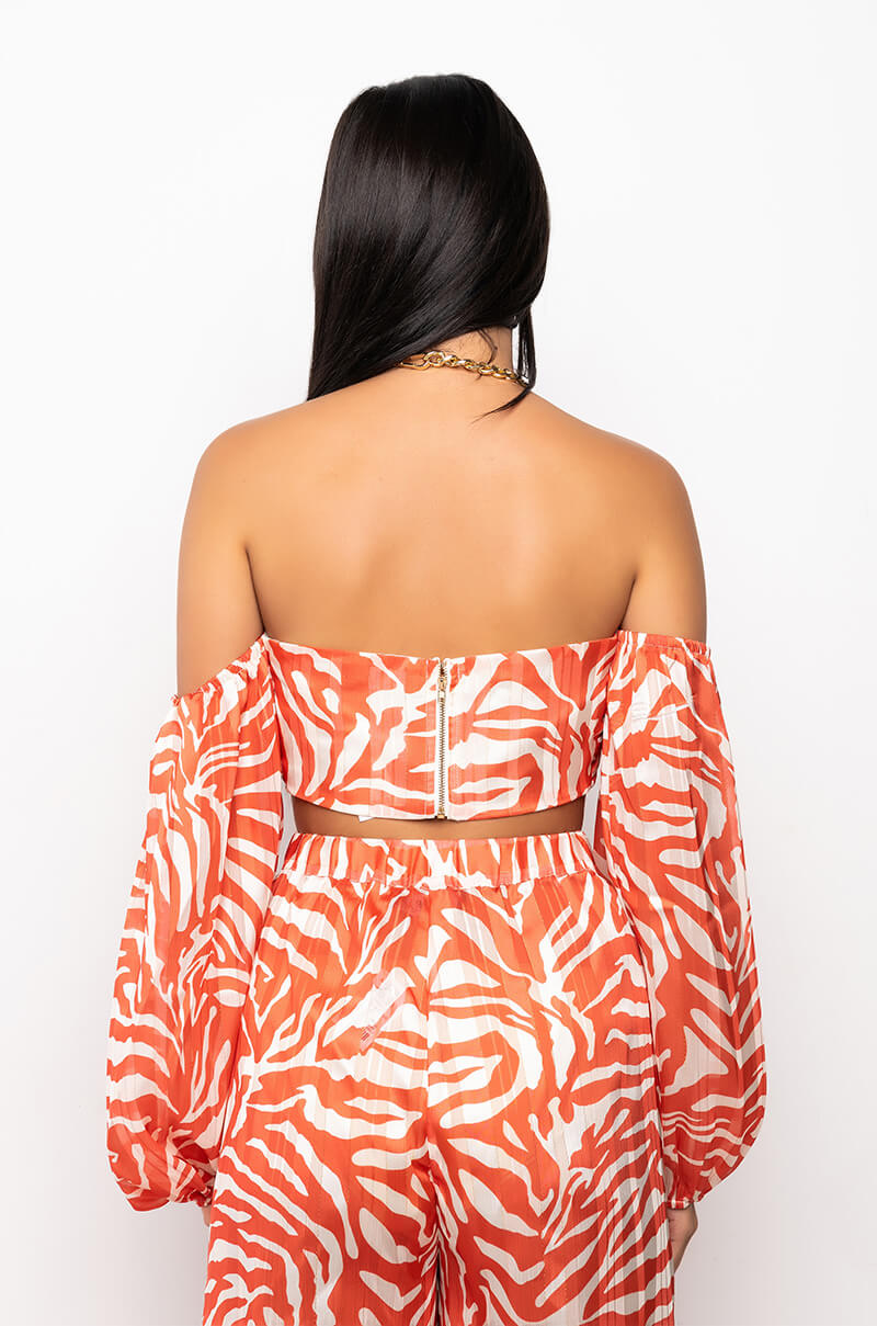 FEELING GOOD LIVING BETTER CHAIN HALTER CROP TOP