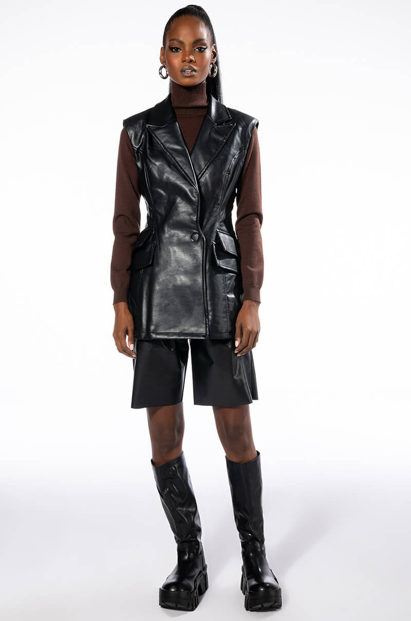 FITTED BLAZER VEST WITH DOUBLE POCKETS