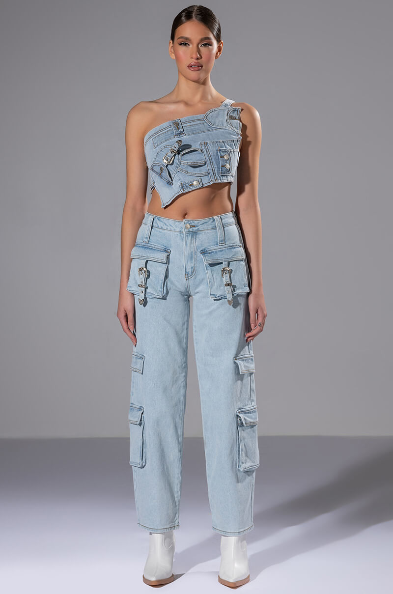 KENLY BUCKLE DETAIL RELAXED FIT JEANS
