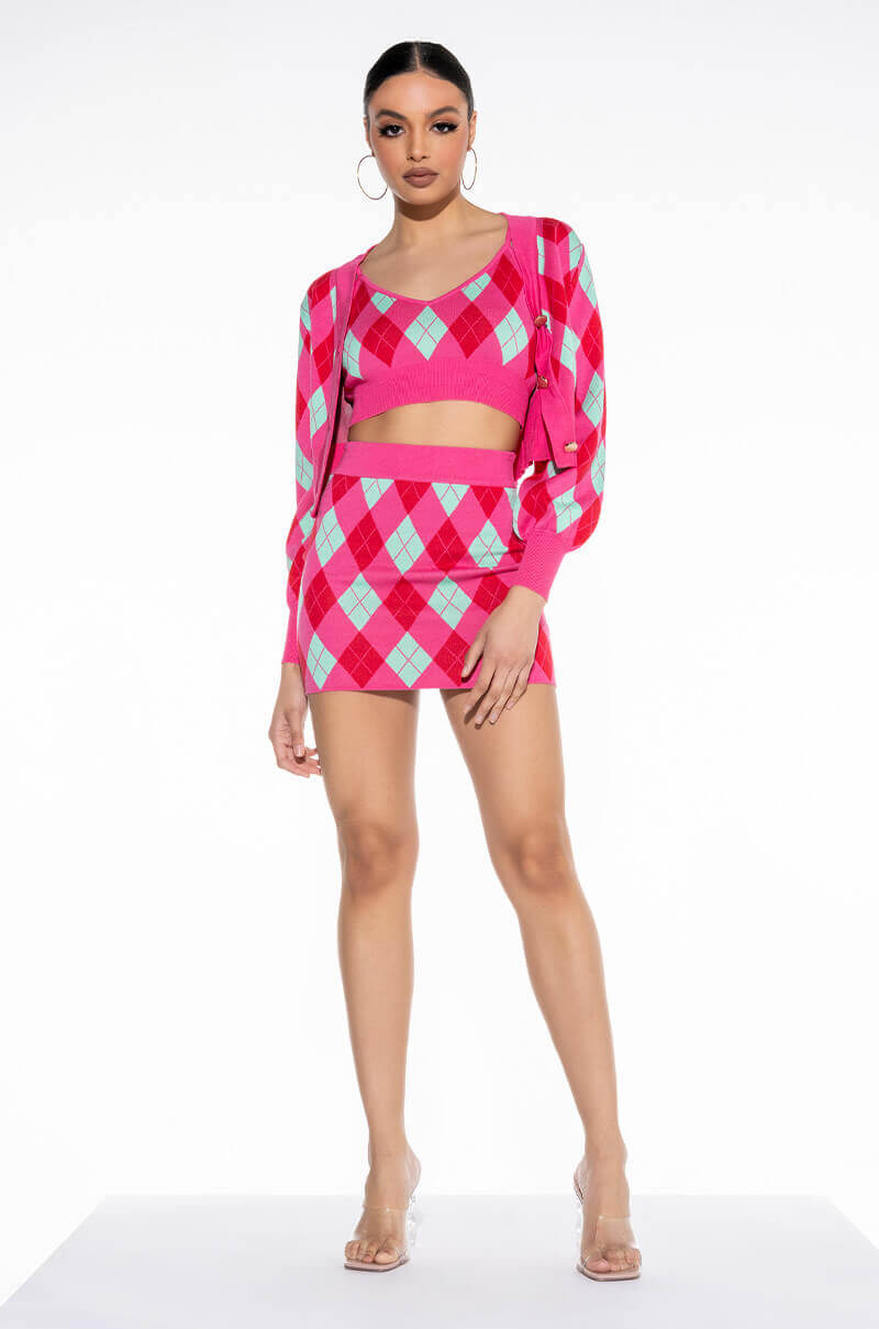 GET A CLUE KNIT CROP CARDIGAN