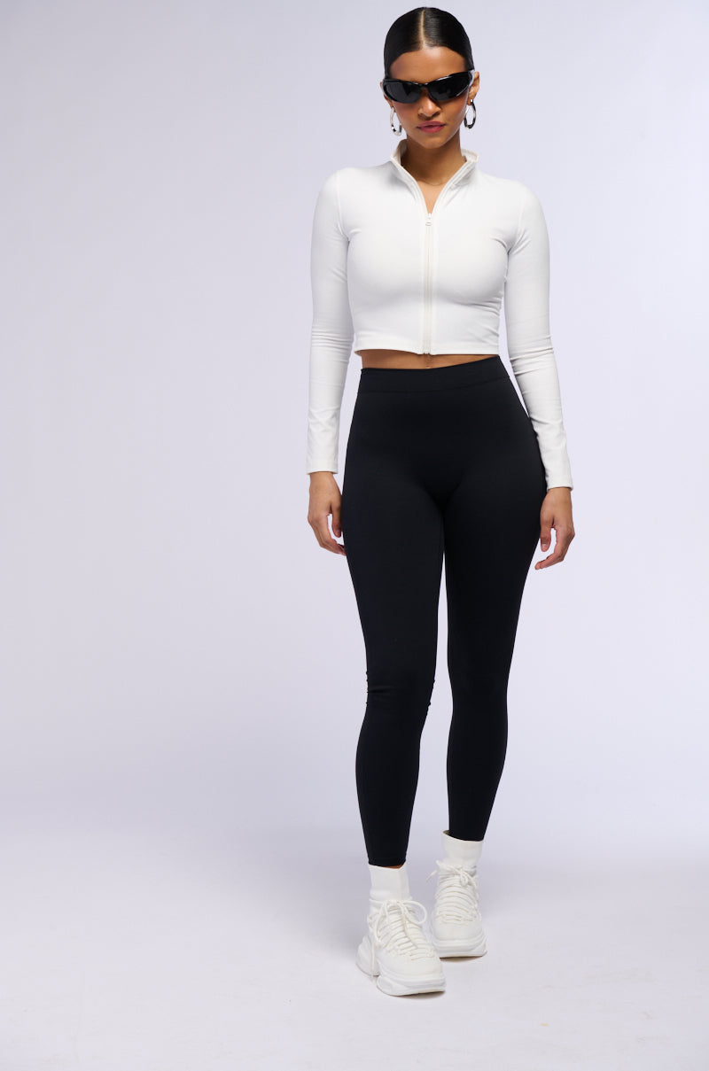 ON THE RUN RUCHED LEGGING IN BLACK